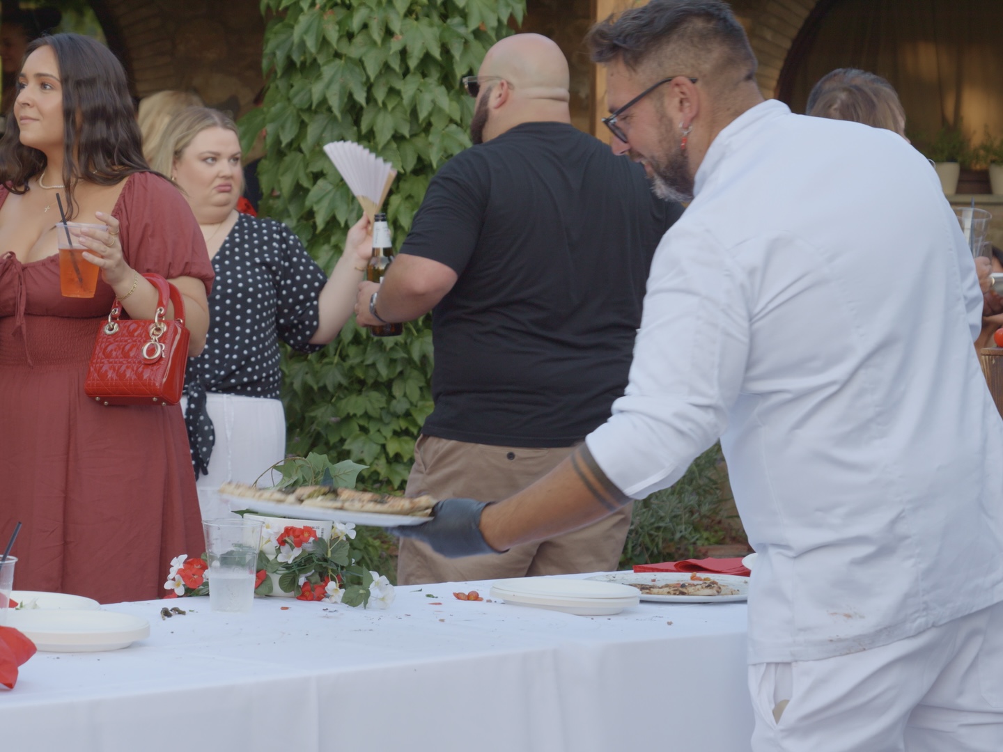 The pizzaiolo serving guests at an outdoor Tuscan event